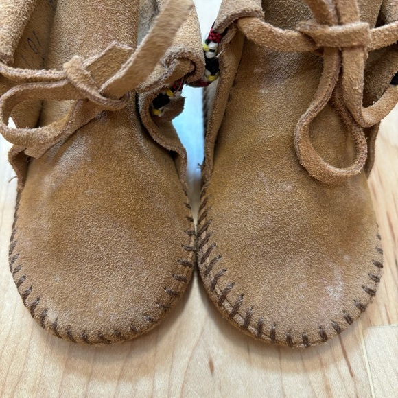 NEW Minnetonka Moccasins with Embroidered Detailing Leather Suede Braided Bootie - Picture 7 of 14